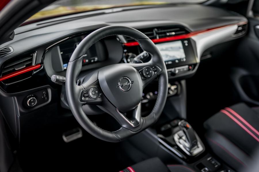 Торпедо Opel Corsa GS Line (F) 2019 года  (фото 14 из 44)